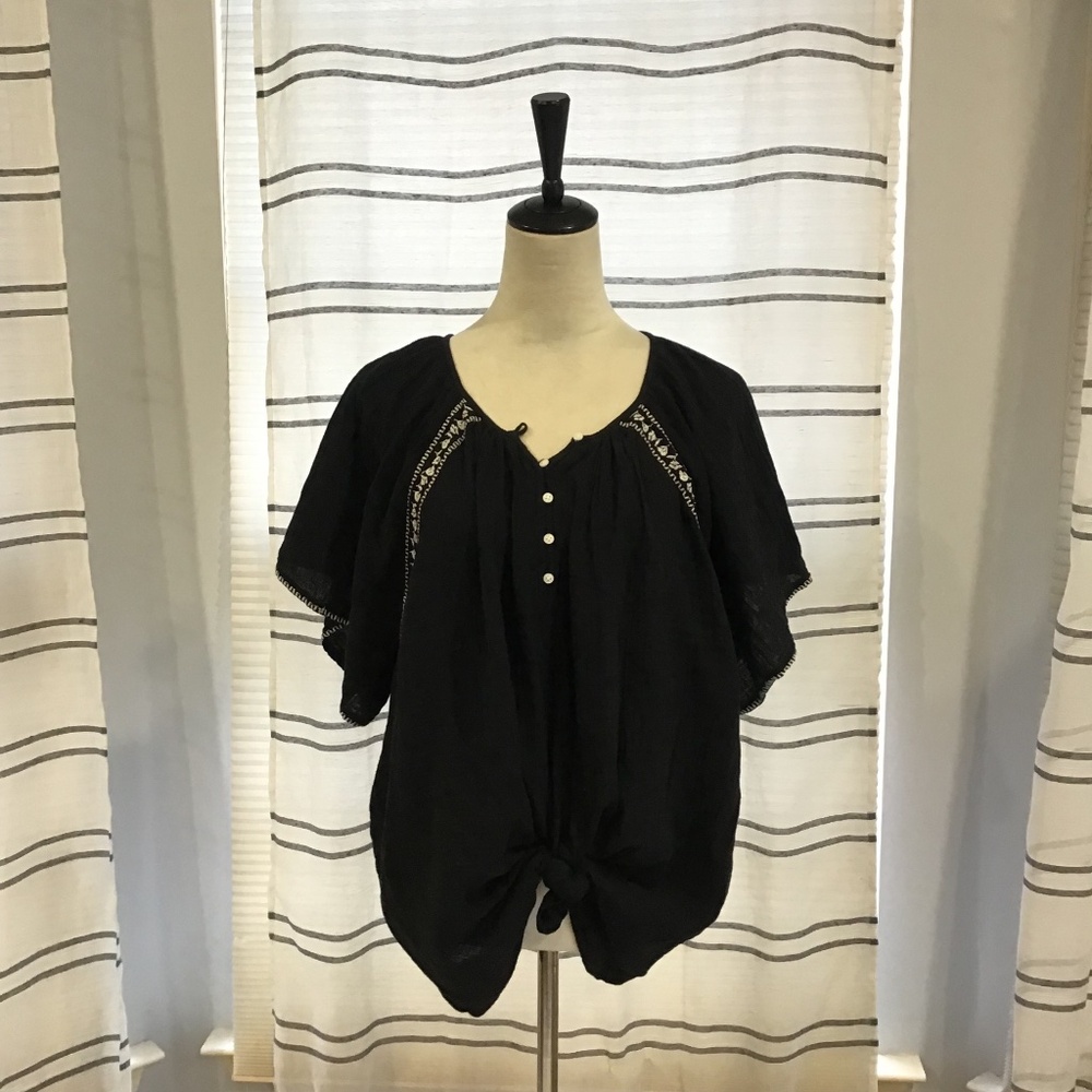 NWT Old Navy Women Size 3X Black Flutter Sleeve Embroidered Swing Blouse Boho - Picture 1 of 13
